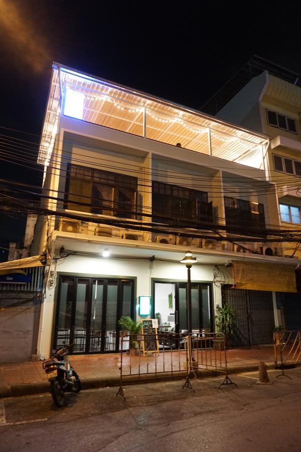 Krit Hostel Banguecoque Exterior foto